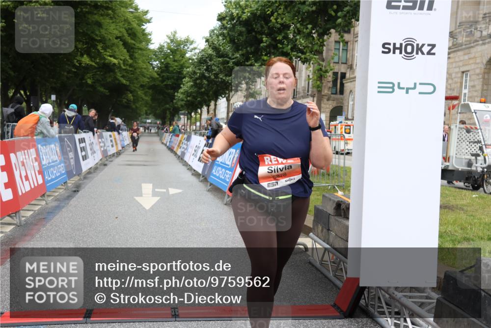 14.06.2026 - REWE Women's Run Strokosch-Dieckow http://msf.ph/oto/9759562 14.06.2026 11:17:50 Ziel 5878 meine-sportfotos.de