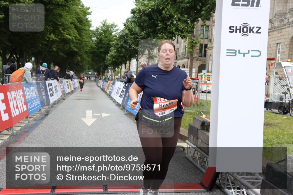14.06.2026 - REWE Women's Run Strokosch-Dieckow http://msf.ph/oto/9759571 14.06.2026 11:17:50 Ziel 5878 meine-sportfotos.de