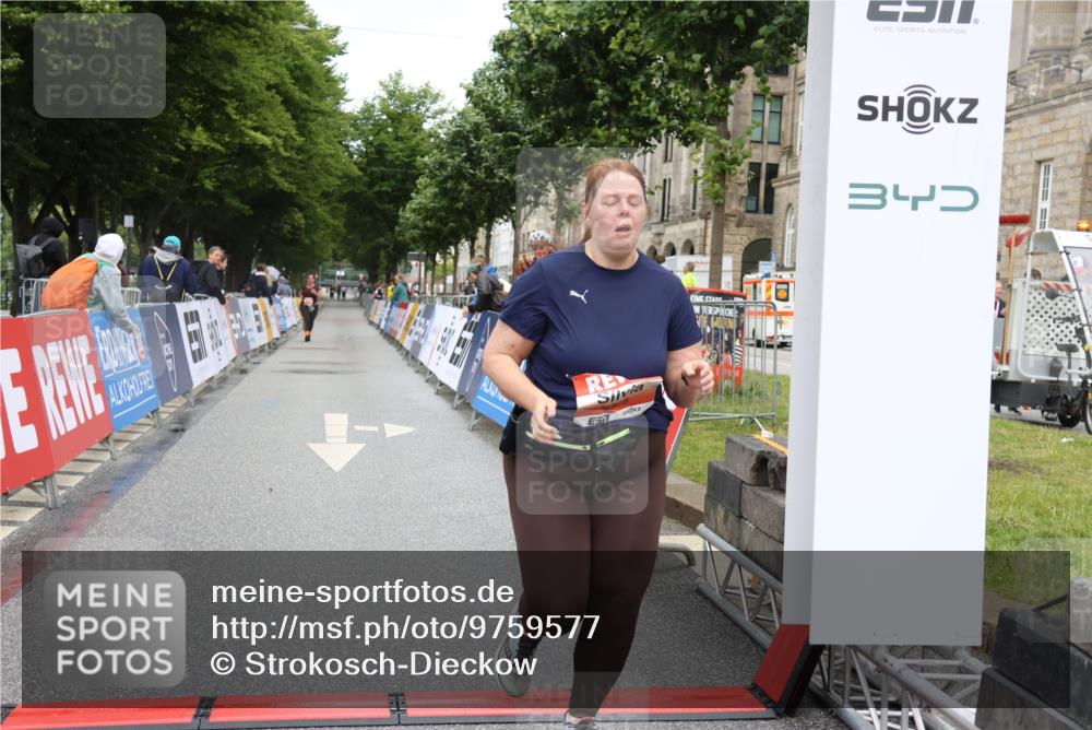 14.06.2026 - REWE Women's Run Strokosch-Dieckow http://msf.ph/oto/9759577 14.06.2026 11:17:49 Ziel 5878 meine-sportfotos.de