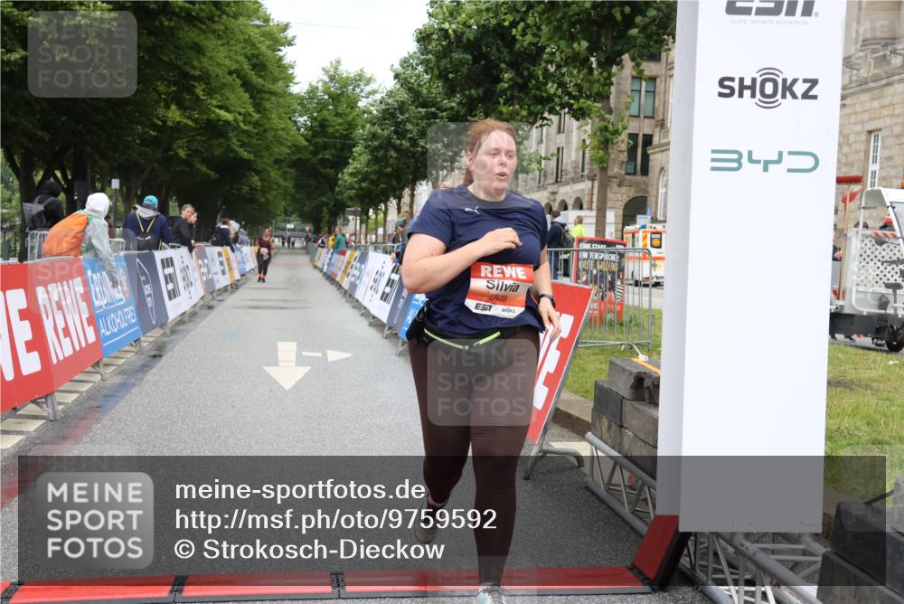 14.06.2026 - REWE Women's Run Strokosch-Dieckow http://msf.ph/oto/9759592 14.06.2026 11:17:49 Ziel 5878 meine-sportfotos.de