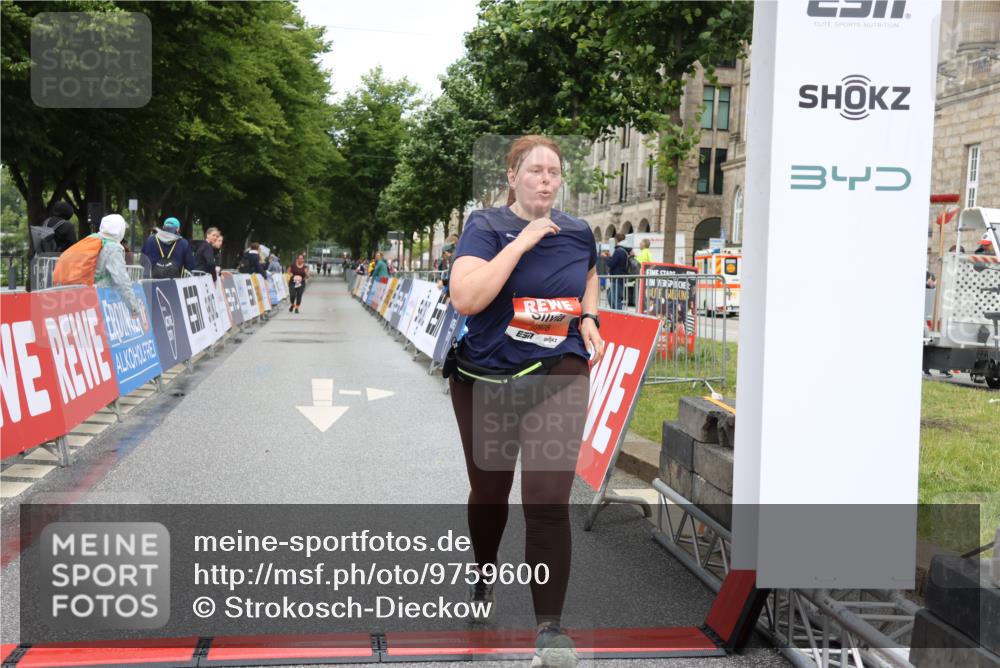 14.06.2026 - REWE Women's Run Strokosch-Dieckow http://msf.ph/oto/9759600 14.06.2026 11:17:49 Ziel 5878 meine-sportfotos.de