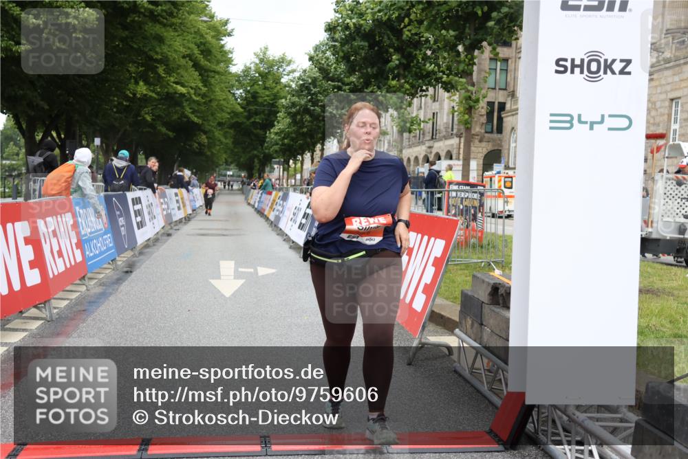 14.06.2026 - REWE Women's Run Strokosch-Dieckow http://msf.ph/oto/9759606 14.06.2026 11:17:49 Ziel 5878 meine-sportfotos.de