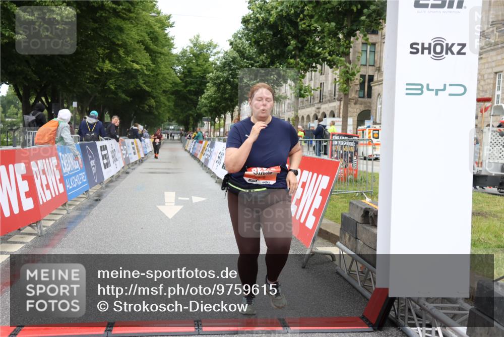 14.06.2026 - REWE Women's Run Strokosch-Dieckow http://msf.ph/oto/9759615 14.06.2026 11:17:49 Ziel 5878 meine-sportfotos.de