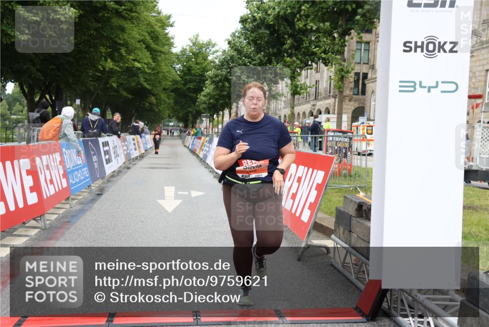 14.06.2026 - REWE Women's Run Strokosch-Dieckow http://msf.ph/oto/9759621 14.06.2026 11:17:49 Ziel 5878 meine-sportfotos.de