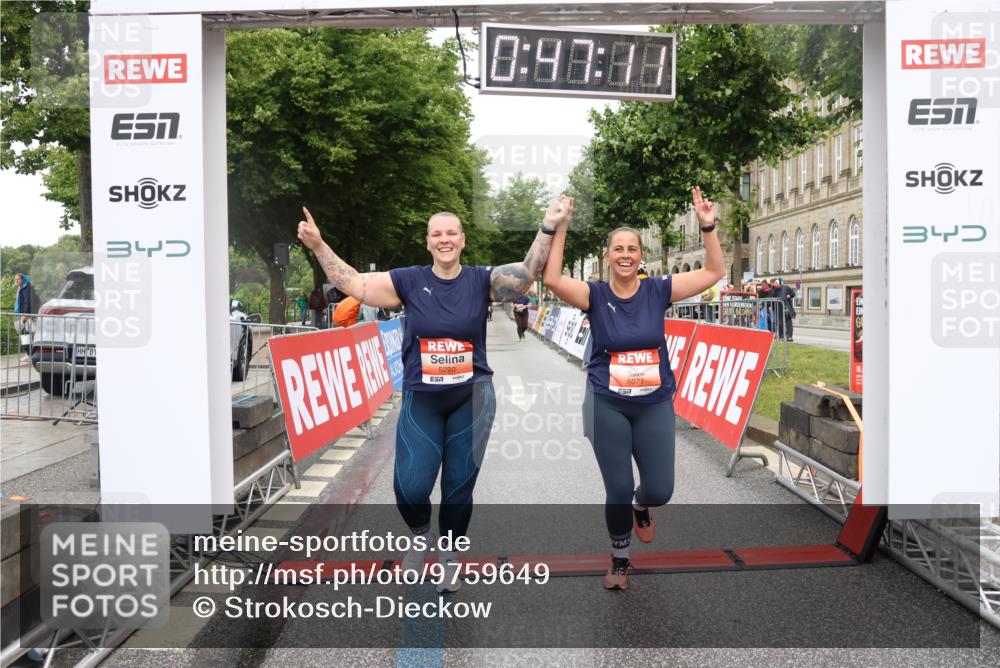 14.06.2026 - REWE Women's Run Strokosch-Dieckow http://msf.ph/oto/9759649 14.06.2026 11:17:39 Ziel 5220, 5655, 5711, 6062, 6071 meine-sportfotos.de