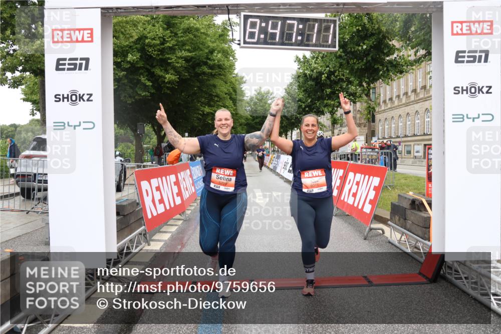14.06.2026 - REWE Women's Run Strokosch-Dieckow http://msf.ph/oto/9759656 14.06.2026 11:17:39 Ziel 5220, 5655, 5711, 6062, 6071 meine-sportfotos.de