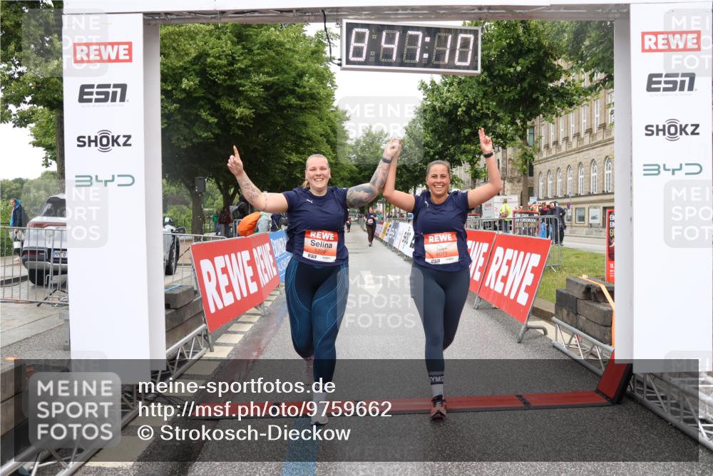 14.06.2026 - REWE Women's Run Strokosch-Dieckow http://msf.ph/oto/9759662 14.06.2026 11:17:39 Ziel 5220, 5655, 5711, 6062, 6071 meine-sportfotos.de