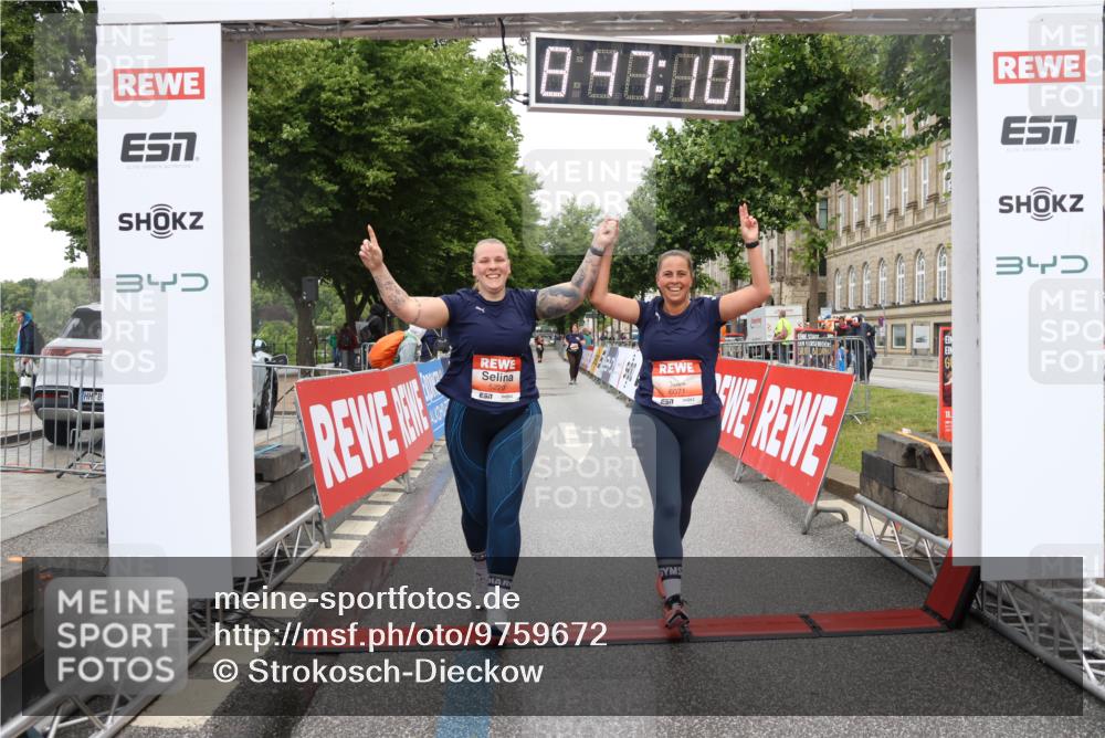 14.06.2026 - REWE Women's Run Strokosch-Dieckow http://msf.ph/oto/9759672 14.06.2026 11:17:39 Ziel 5220, 5655, 5711, 6062, 6071 meine-sportfotos.de