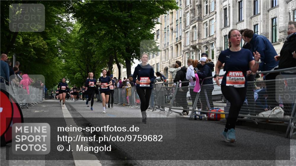 14.06.2026 - REWE Women's Run J. Mangold http://msf.ph/oto/9759682 14.06.2026 11:02:03 Ziel 5192, 5261, 5309, 5377, 5511, 5579, 5685, 5780, 5932 meine-sportfotos.de