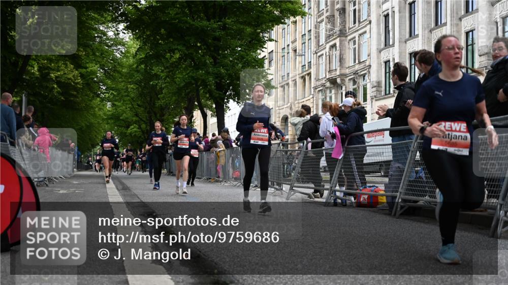 14.06.2026 - REWE Women's Run J. Mangold http://msf.ph/oto/9759686 14.06.2026 11:02:03 Ziel 5192, 5261, 5309, 5377, 5511, 5579, 5685, 5780, 5932 meine-sportfotos.de
