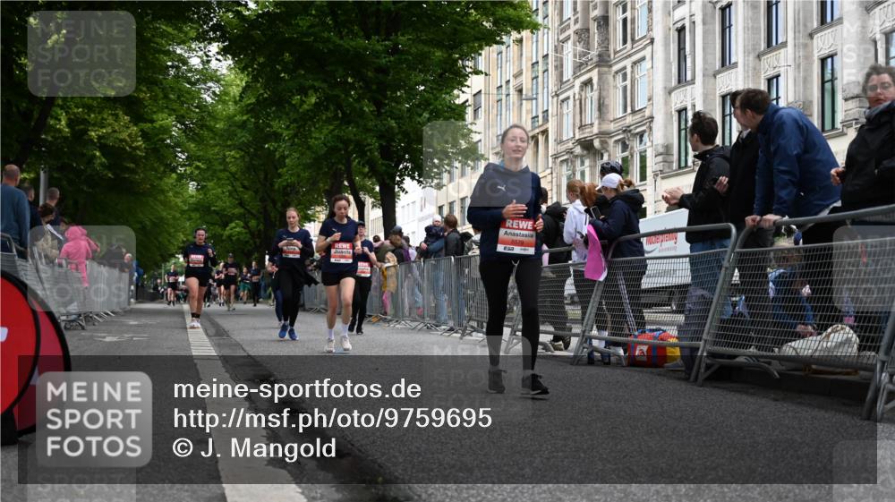 14.06.2026 - REWE Women's Run J. Mangold http://msf.ph/oto/9759695 14.06.2026 11:02:03 Ziel 5192, 5261, 5309, 5377, 5511, 5579, 5685, 5780, 5932 meine-sportfotos.de