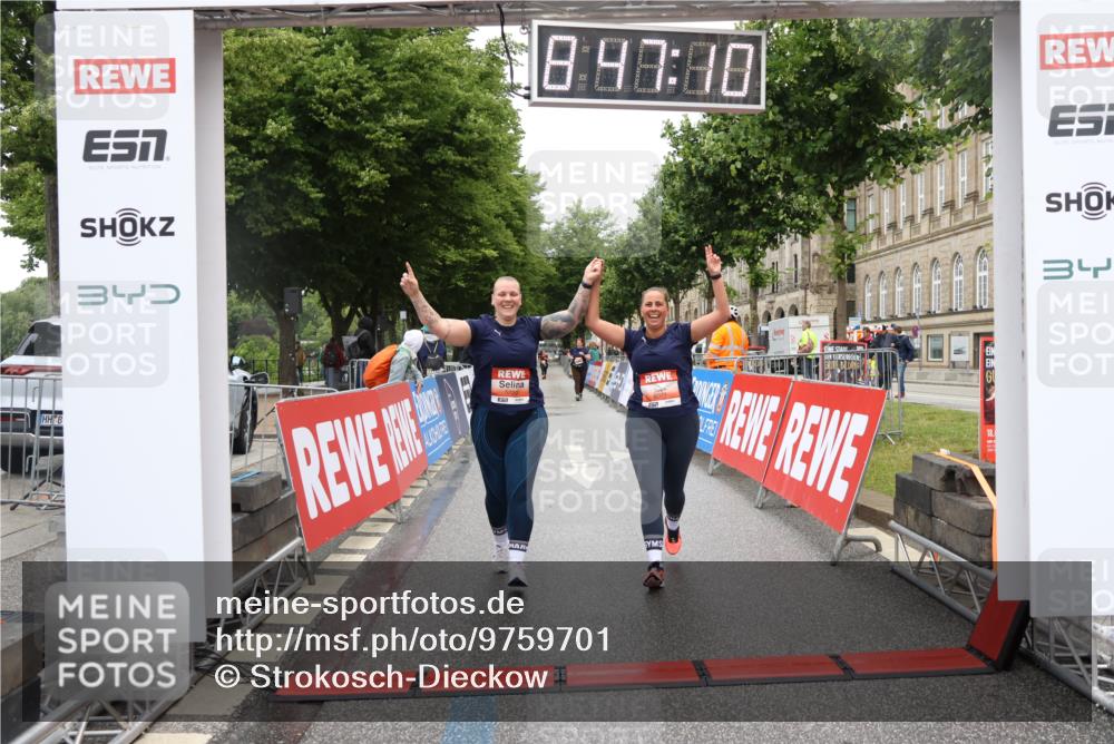 14.06.2026 - REWE Women's Run Strokosch-Dieckow http://msf.ph/oto/9759701 14.06.2026 11:17:38 Ziel 5220, 5655, 5711, 6062, 6071 meine-sportfotos.de