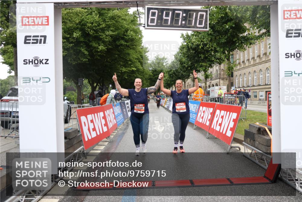 14.06.2026 - REWE Women's Run Strokosch-Dieckow http://msf.ph/oto/9759715 14.06.2026 11:17:38 Ziel 5220, 5655, 5711, 6062, 6071 meine-sportfotos.de