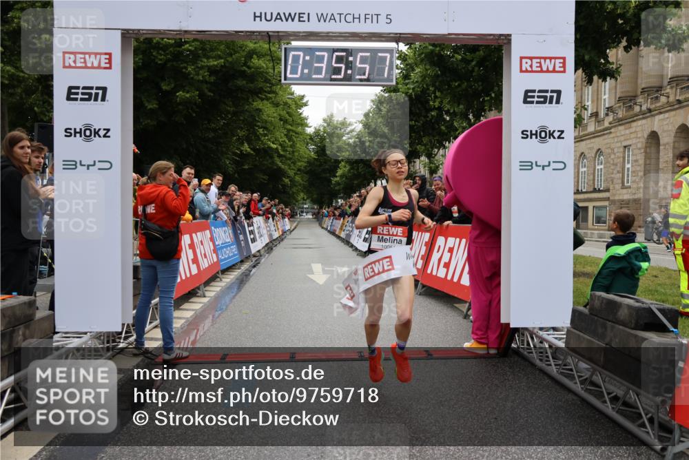 14.06.2026 - REWE Women's Run Strokosch-Dieckow http://msf.ph/oto/9759718 14.06.2026 09:36:19 Ziel 10051 meine-sportfotos.de