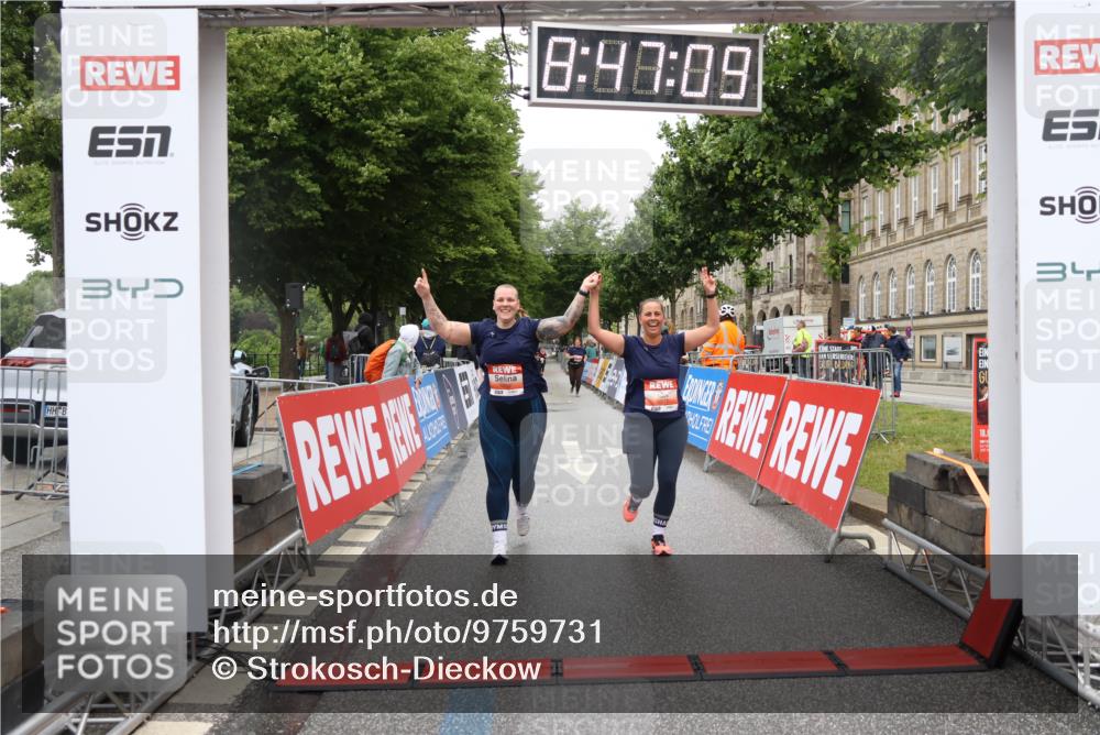 14.06.2026 - REWE Women's Run Strokosch-Dieckow http://msf.ph/oto/9759731 14.06.2026 11:17:38 Ziel 5220, 5655, 5711, 6062, 6071 meine-sportfotos.de