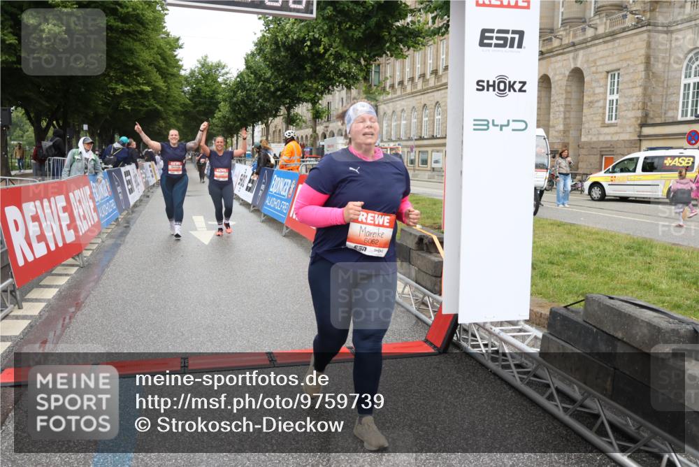 14.06.2026 - REWE Women's Run Strokosch-Dieckow http://msf.ph/oto/9759739 14.06.2026 11:17:36 Ziel 5220, 5655, 5711, 6062, 6071 meine-sportfotos.de