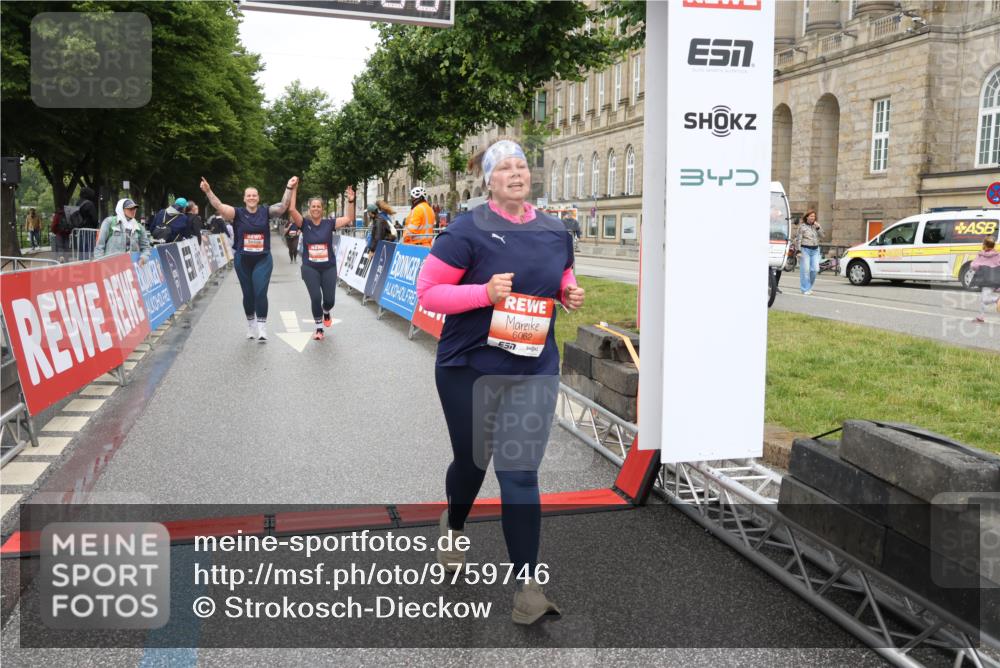 14.06.2026 - REWE Women's Run Strokosch-Dieckow http://msf.ph/oto/9759746 14.06.2026 11:17:36 Ziel 5220, 5655, 5711, 6062, 6071 meine-sportfotos.de