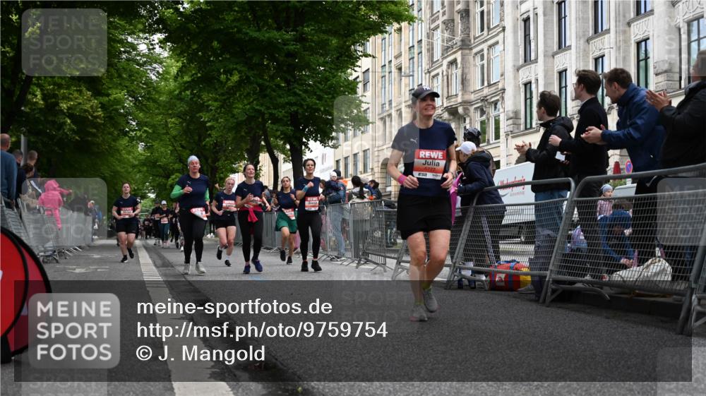 14.06.2026 - REWE Women's Run J. Mangold http://msf.ph/oto/9759754 14.06.2026 11:02:15 Ziel 5133, 5179, 5644, 5704, 5777, 5802, 5935 meine-sportfotos.de