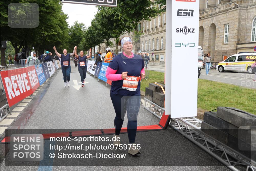 14.06.2026 - REWE Women's Run Strokosch-Dieckow http://msf.ph/oto/9759755 14.06.2026 11:17:36 Ziel 5220, 5655, 5711, 6062, 6071 meine-sportfotos.de