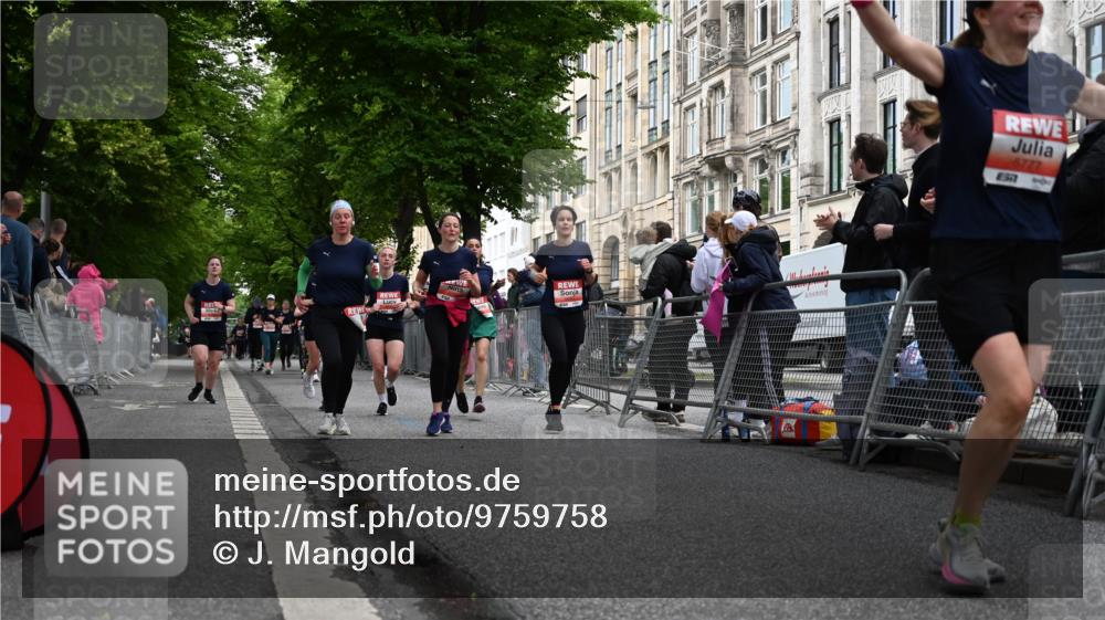 14.06.2026 - REWE Women's Run J. Mangold http://msf.ph/oto/9759758 14.06.2026 11:02:17 Ziel 5133, 5179, 5372, 5428, 5540, 5644, 5704, 5777, 5802, 5935 meine-sportfotos.de