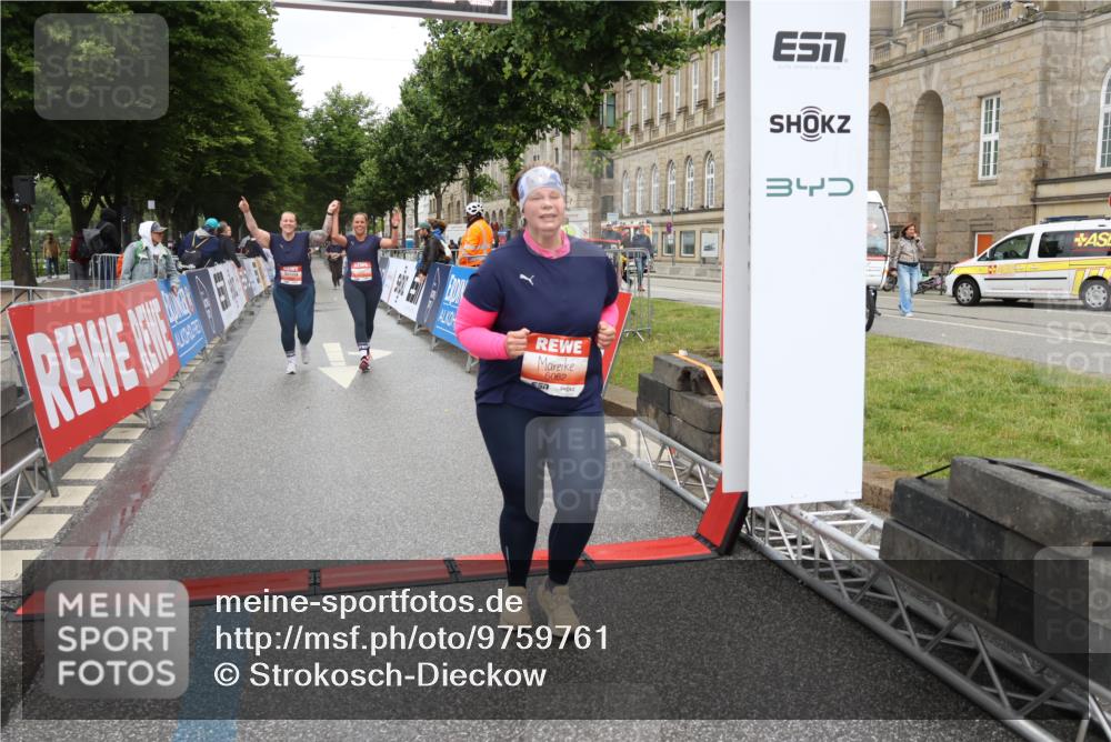 14.06.2026 - REWE Women's Run Strokosch-Dieckow http://msf.ph/oto/9759761 14.06.2026 11:17:36 Ziel 5220, 5655, 5711, 6062, 6071 meine-sportfotos.de