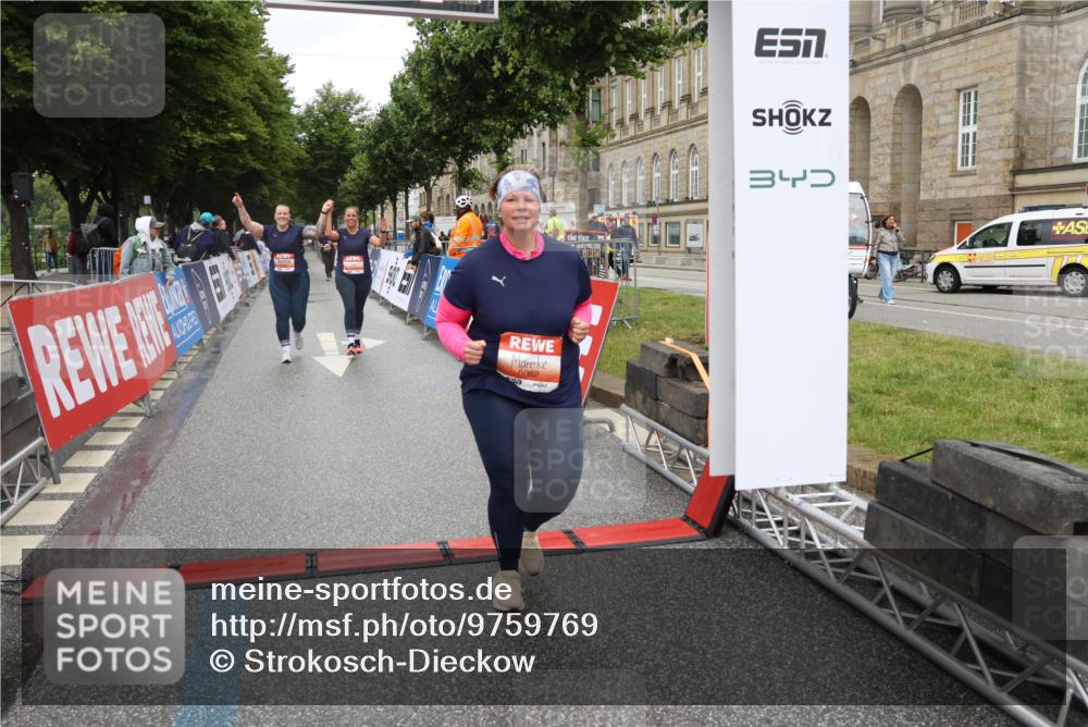 14.06.2026 - REWE Women's Run Strokosch-Dieckow http://msf.ph/oto/9759769 14.06.2026 11:17:36 Ziel 5220, 5655, 5711, 6062, 6071 meine-sportfotos.de
