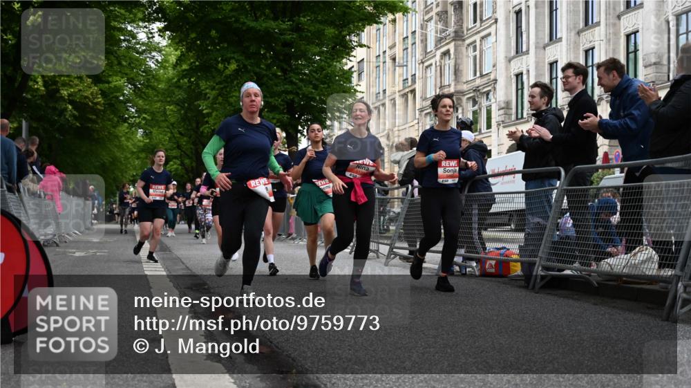 14.06.2026 - REWE Women's Run J. Mangold http://msf.ph/oto/9759773 14.06.2026 11:02:18 Ziel 5133, 5179, 5372, 5428, 5521, 5540, 5644, 5704, 5777, 5802, 5935 meine-sportfotos.de