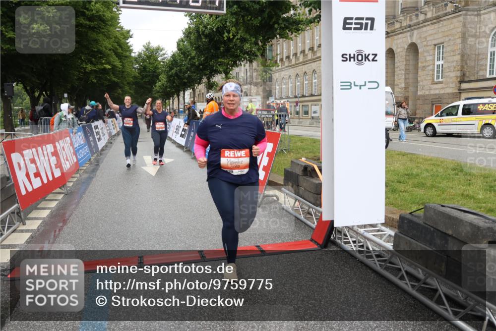 14.06.2026 - REWE Women's Run Strokosch-Dieckow http://msf.ph/oto/9759775 14.06.2026 11:17:36 Ziel 5220, 5655, 5711, 6062, 6071 meine-sportfotos.de