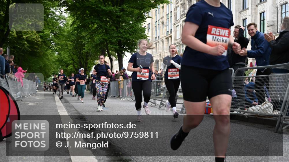 14.06.2026 - REWE Women's Run J. Mangold http://msf.ph/oto/9759811 14.06.2026 11:02:22 Ziel 5133, 5179, 5260, 5372, 5373, 5428, 5521, 5540, 5644, 5650, 5704, 5802, 5814, 5935 meine-sportfotos.de
