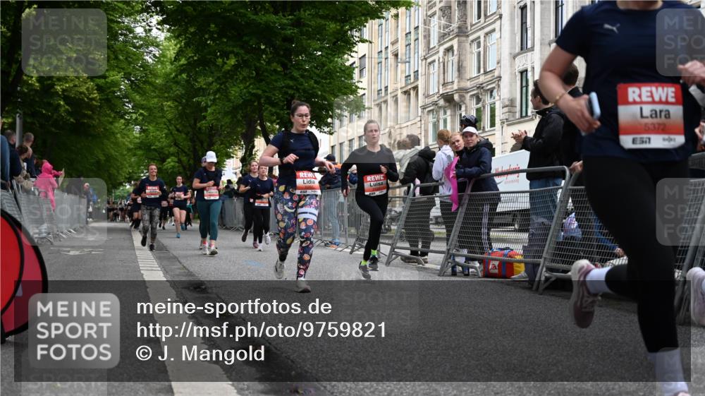 14.06.2026 - REWE Women's Run J. Mangold http://msf.ph/oto/9759821 14.06.2026 11:02:23 Ziel 5133, 5179, 5260, 5372, 5373, 5428, 5521, 5540, 5567, 5644, 5650, 5704, 5802, 5814, 5935, 5991 meine-sportfotos.de