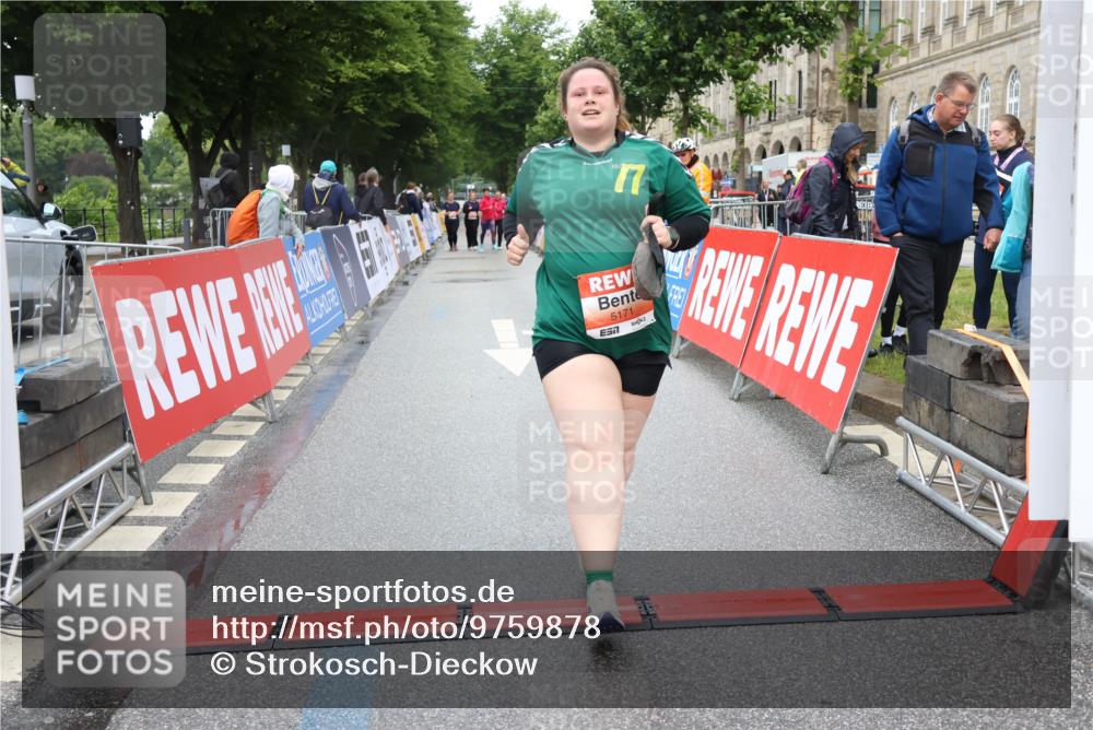 14.06.2026 - REWE Women's Run Strokosch-Dieckow http://msf.ph/oto/9759878 14.06.2026 11:17:16 Ziel 5171 meine-sportfotos.de