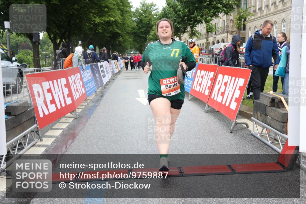 14.06.2026 - REWE Women's Run Strokosch-Dieckow http://msf.ph/oto/9759887 14.06.2026 11:17:16 Ziel 5171 meine-sportfotos.de