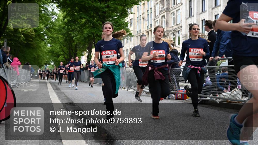 14.06.2026 - REWE Women's Run J. Mangold http://msf.ph/oto/9759893 14.06.2026 11:02:32 Ziel 5243, 5247, 5373, 5482, 5503, 5528, 5529, 5530, 5567, 5572, 5650, 5688, 5814, 5991, 6006 meine-sportfotos.de