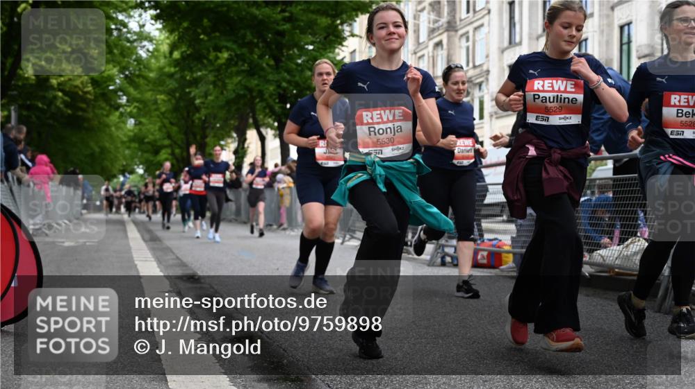 14.06.2026 - REWE Women's Run J. Mangold http://msf.ph/oto/9759898 14.06.2026 11:02:32 Ziel 5243, 5247, 5373, 5482, 5503, 5528, 5529, 5530, 5567, 5572, 5650, 5688, 5814, 5991, 6006 meine-sportfotos.de