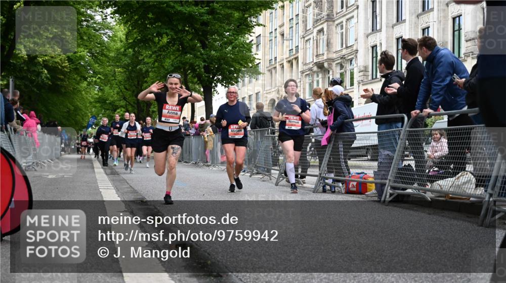 14.06.2026 - REWE Women's Run J. Mangold http://msf.ph/oto/9759942 14.06.2026 11:02:41 Ziel 5077, 5161, 5247, 5482, 5512, 5578, 5688, 5742, 5798, 5838, 6006 meine-sportfotos.de