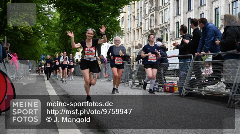 14.06.2026 - REWE Women's Run J. Mangold http://msf.ph/oto/9759947 14.06.2026 11:02:41 Ziel 5077, 5161, 5247, 5482, 5512, 5578, 5688, 5742, 5798, 5838, 6006 meine-sportfotos.de