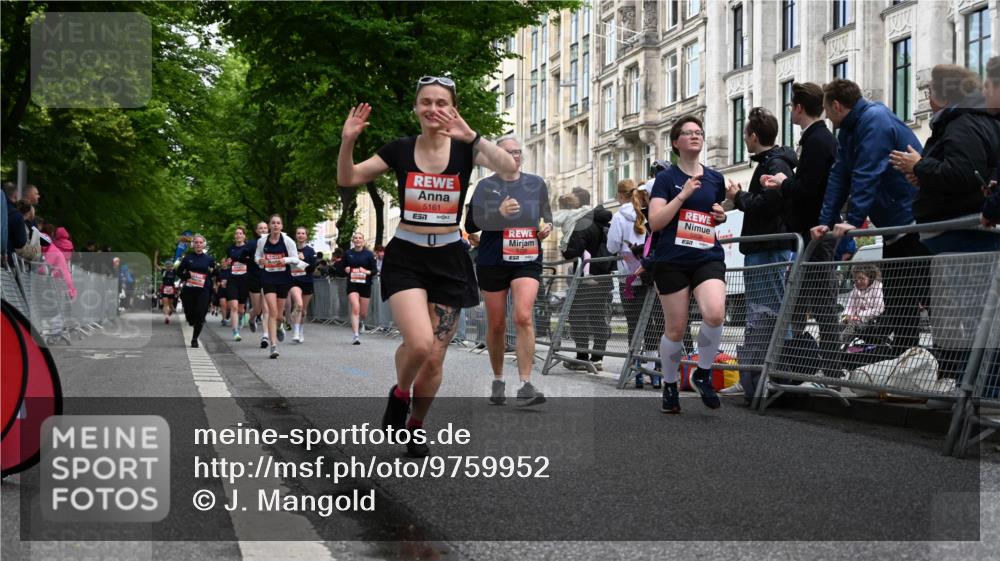 14.06.2026 - REWE Women's Run J. Mangold http://msf.ph/oto/9759952 14.06.2026 11:02:42 Ziel 5077, 5161, 5247, 5285, 5512, 5525, 5578, 5657, 5688, 5742, 5798, 5838 meine-sportfotos.de