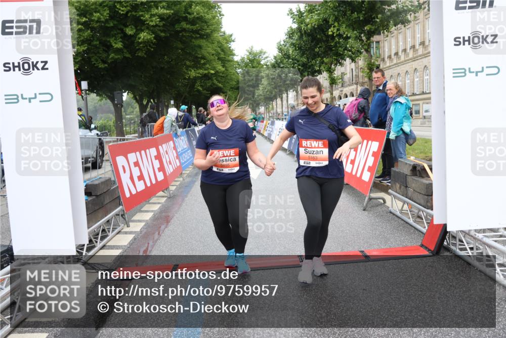 14.06.2026 - REWE Women's Run Strokosch-Dieckow http://msf.ph/oto/9759957 14.06.2026 11:17:08 Ziel 5163, 5495, 5628, 6004 meine-sportfotos.de
