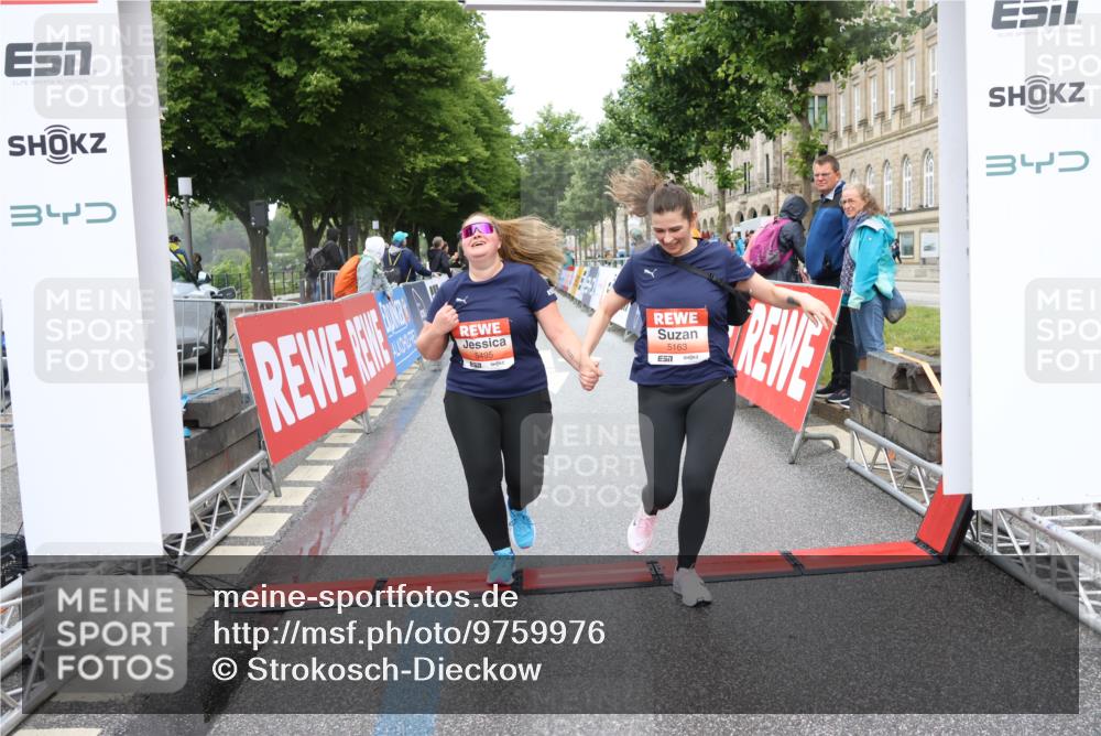 14.06.2026 - REWE Women's Run Strokosch-Dieckow http://msf.ph/oto/9759976 14.06.2026 11:17:08 Ziel 5163, 5495, 5628, 6004 meine-sportfotos.de