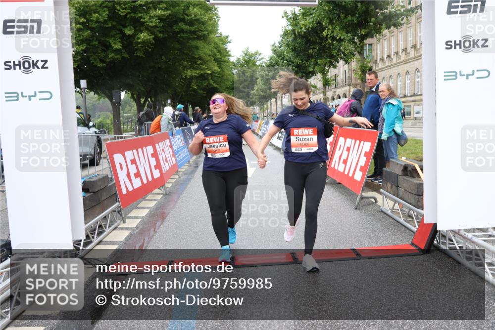 14.06.2026 - REWE Women's Run Strokosch-Dieckow http://msf.ph/oto/9759985 14.06.2026 11:17:07 Ziel 5163, 5495, 5628, 6004 meine-sportfotos.de