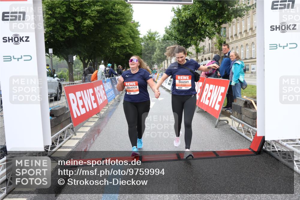 14.06.2026 - REWE Women's Run Strokosch-Dieckow http://msf.ph/oto/9759994 14.06.2026 11:17:07 Ziel 5163, 5495, 5628, 6004 meine-sportfotos.de