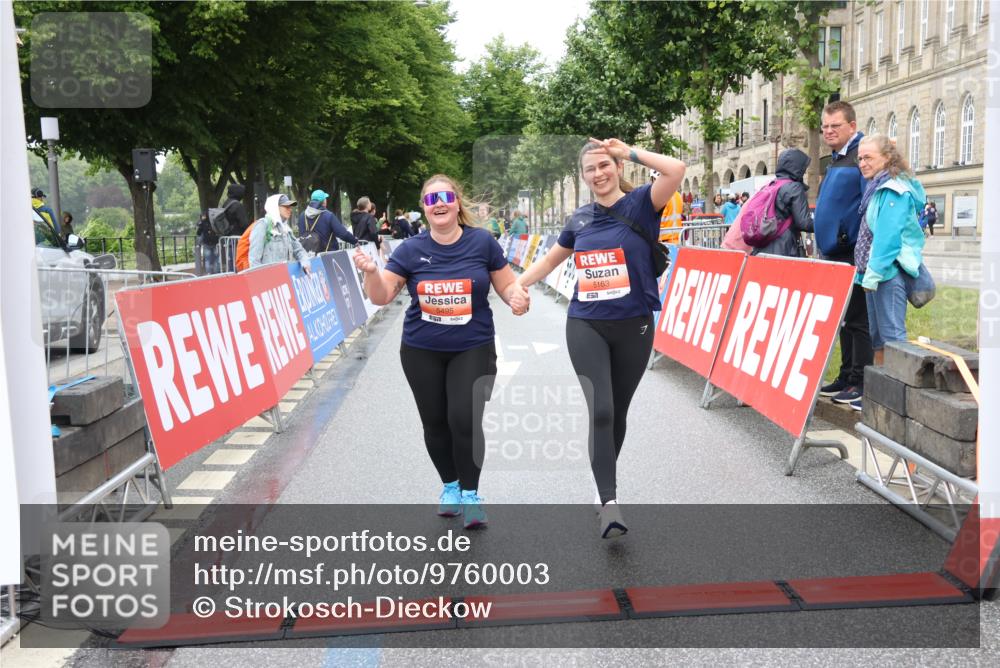 14.06.2026 - REWE Women's Run Strokosch-Dieckow http://msf.ph/oto/9760003 14.06.2026 11:17:07 Ziel 5163, 5495, 5628, 6004 meine-sportfotos.de