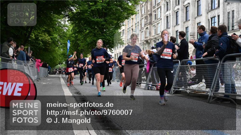 14.06.2026 - REWE Women's Run J. Mangold http://msf.ph/oto/9760007 14.06.2026 11:02:50 Ziel 5038, 5039, 5058, 5285, 5331, 5358, 5449, 5525, 5557, 5578, 5657, 5742, 5750, 5751, 5783, 5784, 5795, 5813, 5867, 5890, 5891 meine-sportfotos.de