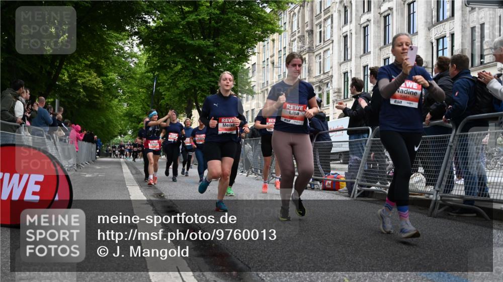 14.06.2026 - REWE Women's Run J. Mangold http://msf.ph/oto/9760013 14.06.2026 11:02:50 Ziel 5038, 5039, 5058, 5285, 5331, 5358, 5449, 5525, 5557, 5578, 5657, 5742, 5750, 5751, 5783, 5784, 5795, 5813, 5867, 5890, 5891 meine-sportfotos.de