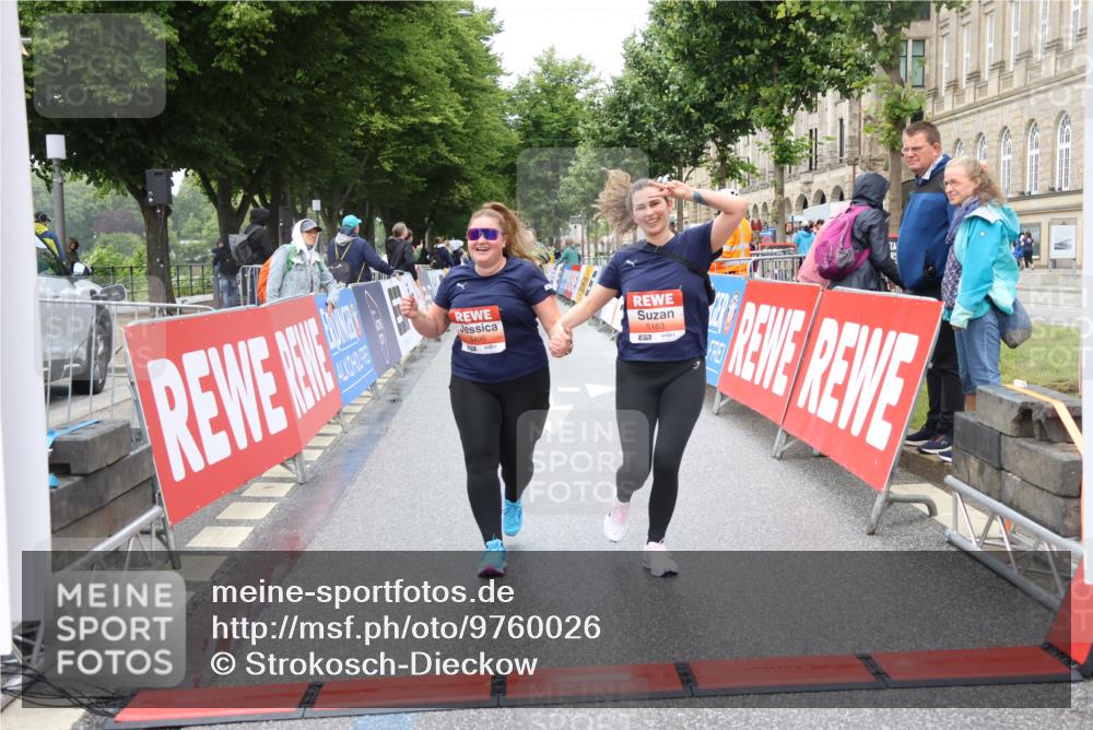14.06.2026 - REWE Women's Run Strokosch-Dieckow http://msf.ph/oto/9760026 14.06.2026 11:17:07 Ziel 5163, 5495, 5628, 6004 meine-sportfotos.de