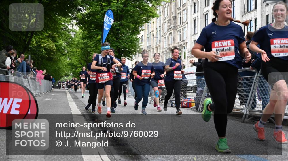 14.06.2026 - REWE Women's Run J. Mangold http://msf.ph/oto/9760029 14.06.2026 11:02:52 Ziel 5038, 5039, 5058, 5285, 5331, 5358, 5449, 5525, 5557, 5657, 5750, 5751, 5783, 5784, 5795, 5813, 5867, 5890, 5891, 5983 meine-sportfotos.de