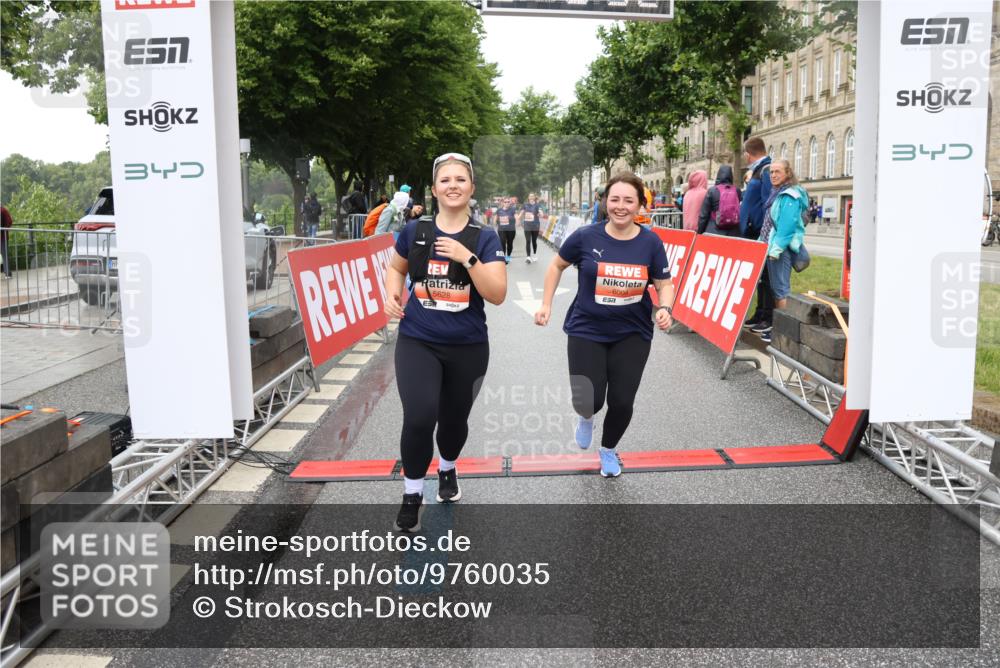 14.06.2026 - REWE Women's Run Strokosch-Dieckow http://msf.ph/oto/9760035 14.06.2026 11:17:01 Ziel 5506, 5628, 5706, 6004 meine-sportfotos.de