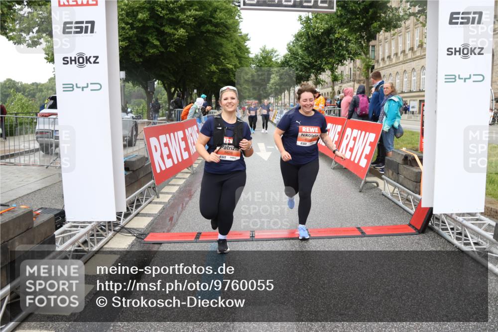 14.06.2026 - REWE Women's Run Strokosch-Dieckow http://msf.ph/oto/9760055 14.06.2026 11:17:00 Ziel 5506, 5628, 5706, 6004 meine-sportfotos.de