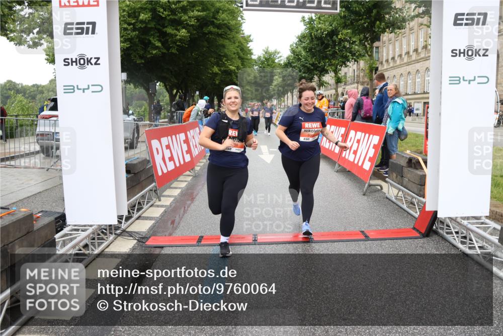 14.06.2026 - REWE Women's Run Strokosch-Dieckow http://msf.ph/oto/9760064 14.06.2026 11:17:00 Ziel 5506, 5628, 5706, 6004 meine-sportfotos.de