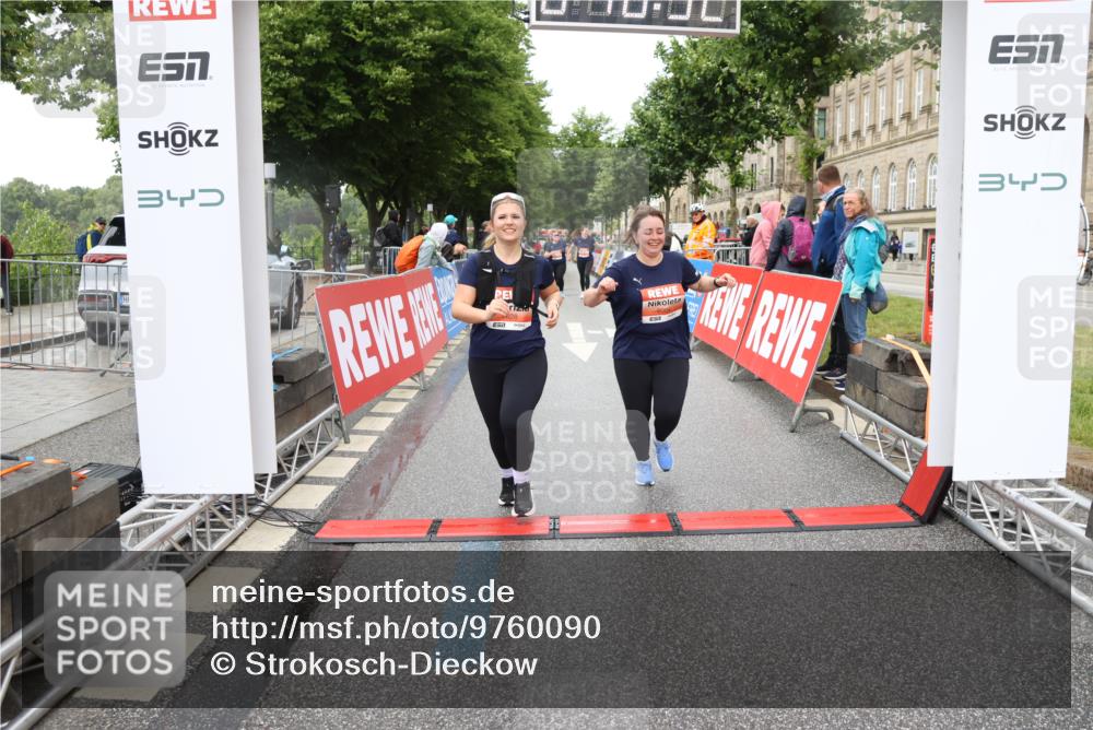 14.06.2026 - REWE Women's Run Strokosch-Dieckow http://msf.ph/oto/9760090 14.06.2026 11:17:00 Ziel 5506, 5628, 5706, 6004 meine-sportfotos.de